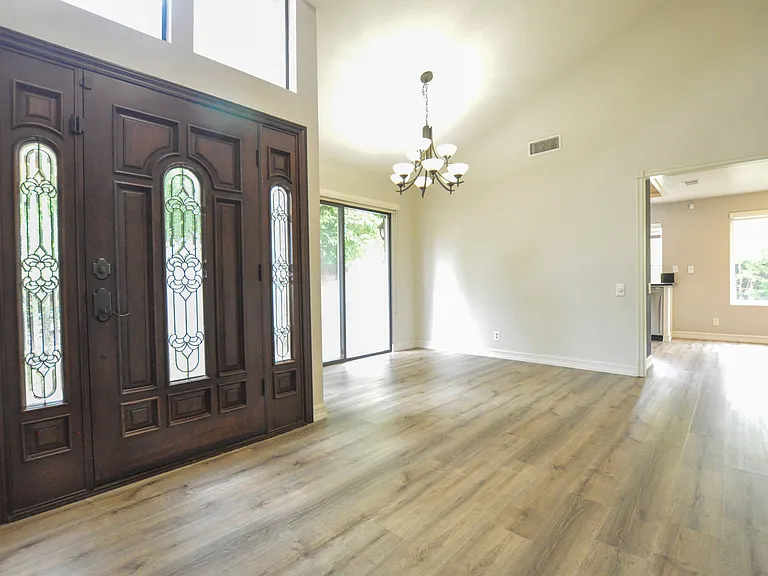 283 Heathcliff Pl — Photo 3