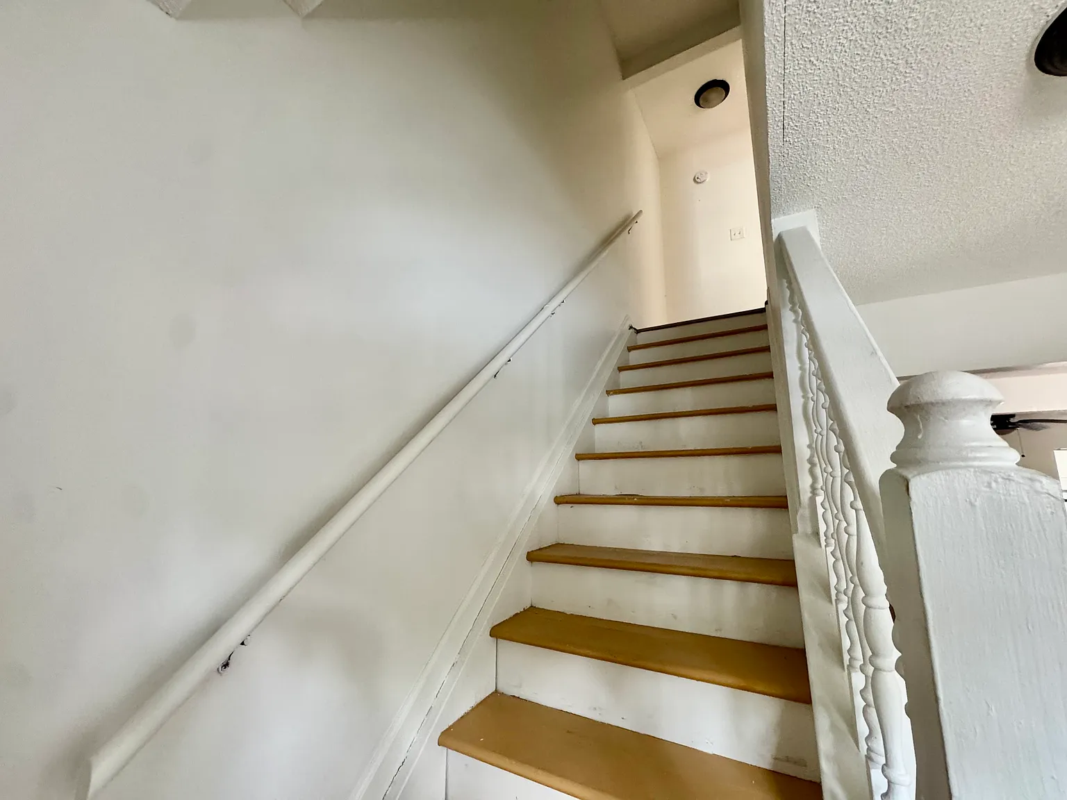 2 bed, 1.5 bath, 1271 sqft, $1,300 — Photo 4