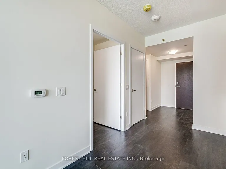 2221 Yonge St #5210 — Photo 12