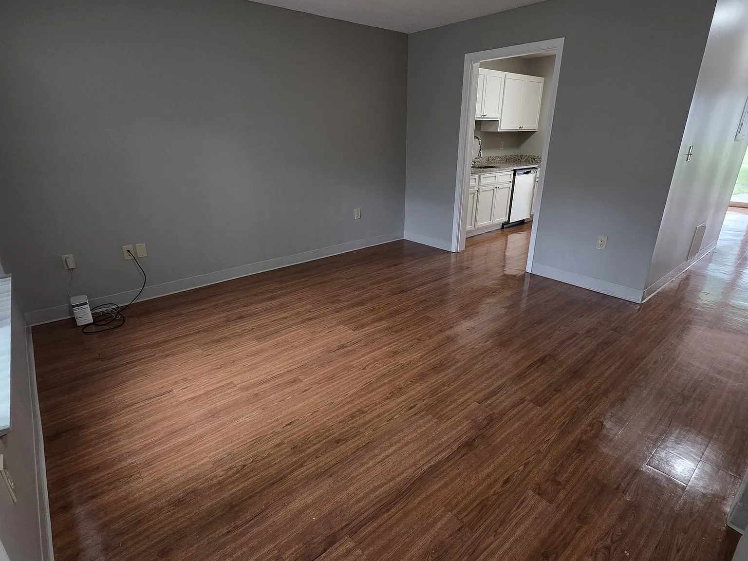 3 bed, 2.0 bath, 1320 sqft, $4,800 — Photo 4