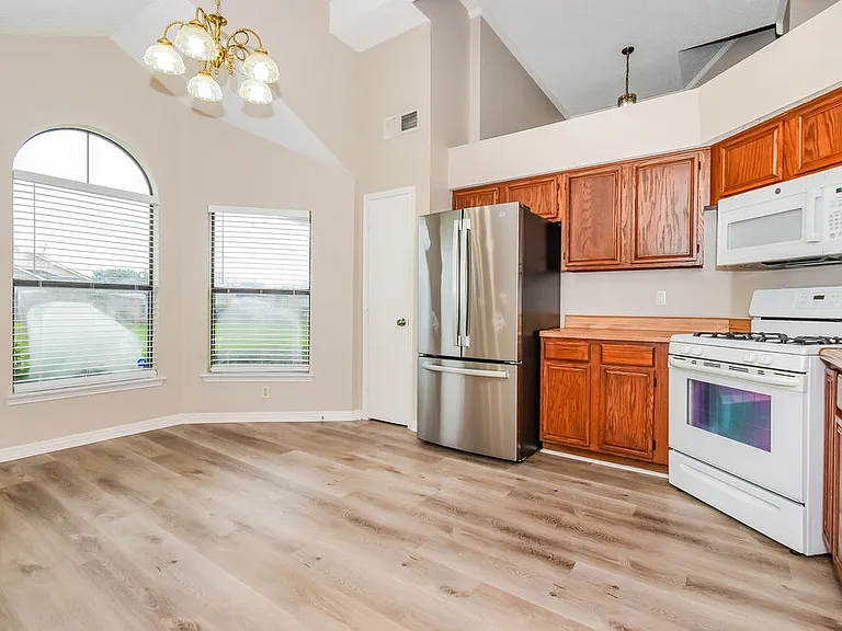 1411 Sandalwood Dr — Photo 8
