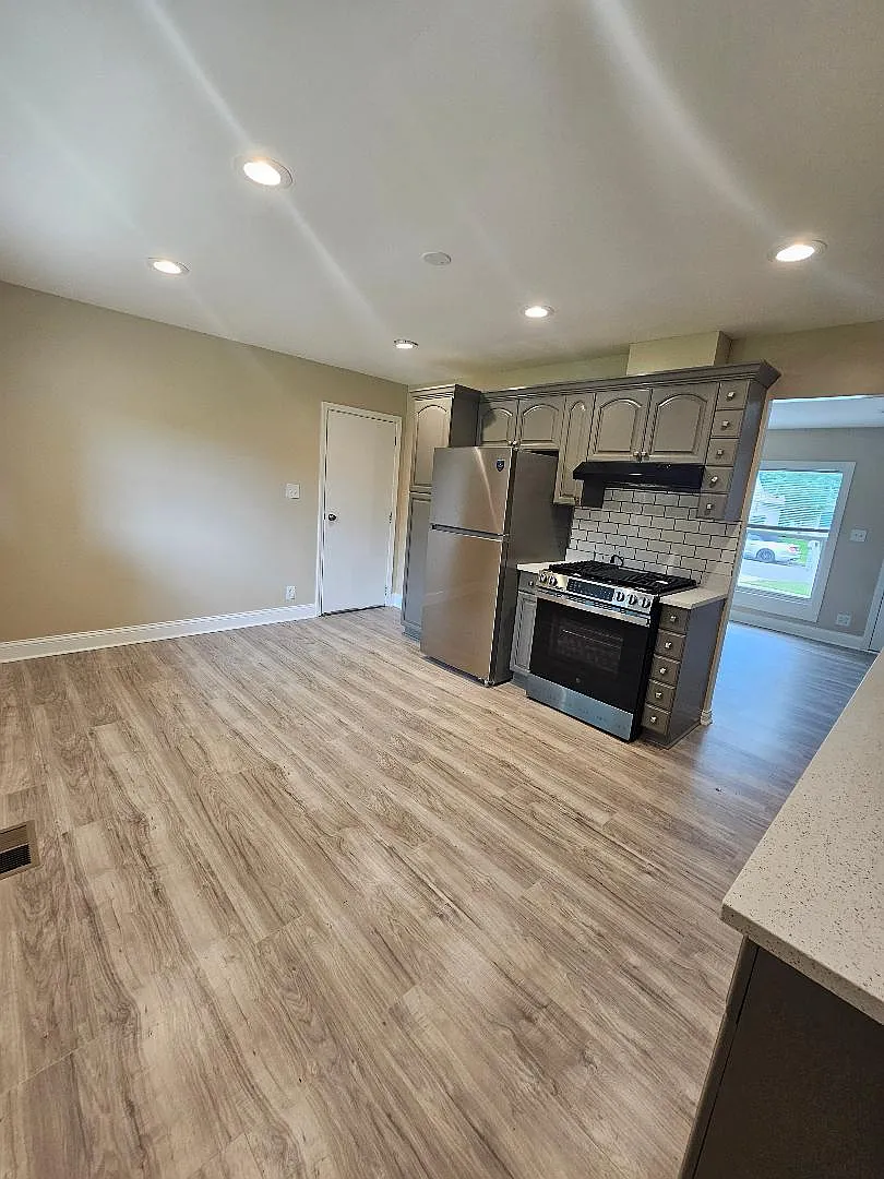 3 bed, 925 sqft, $2,950 — Photo 4