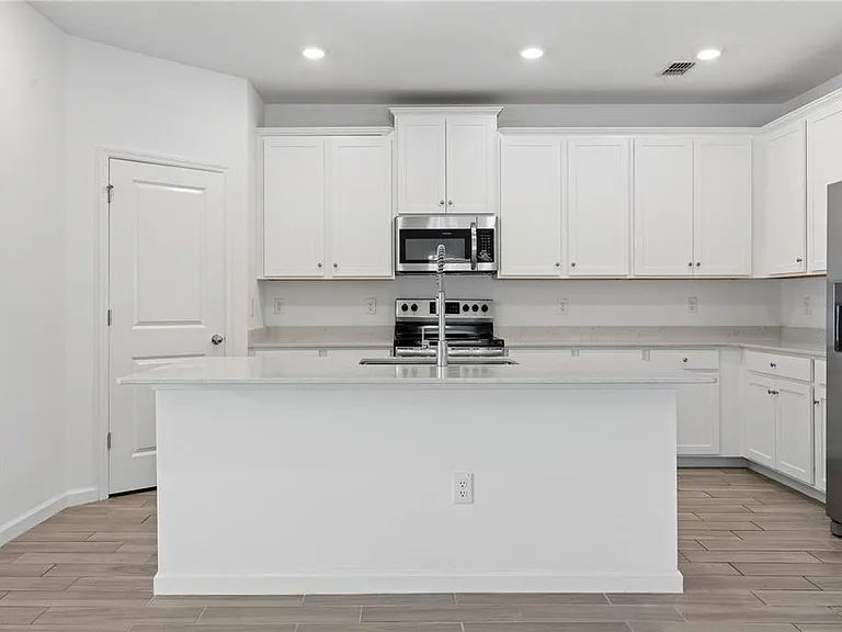 5637 SW 93rd St — Photo 8