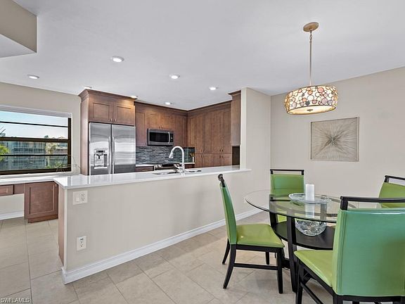 5th image of 880 Huron CT #1-401