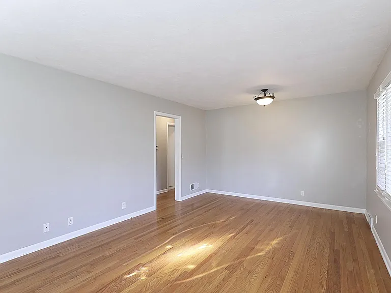 5540 Oldham St — Photo 4