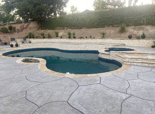 272 N Kanan Rd, Oak Park, CA 91377