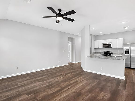 3rd image of 289 Troubadour Ln