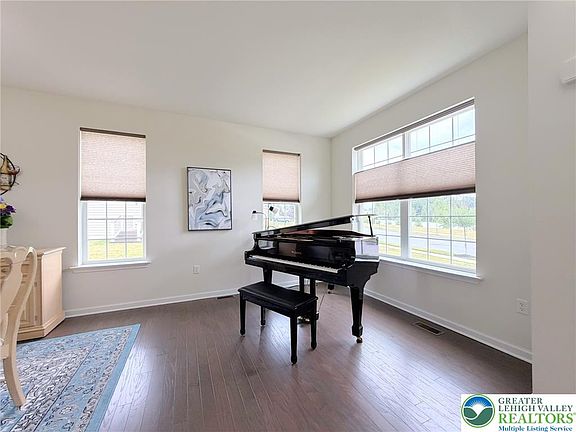 3rd image of 943 Swallow Tail Ln