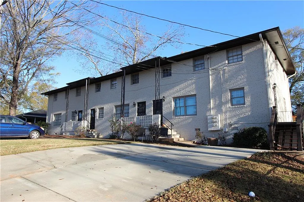 2 bed, 1.0 bath, 700 sqft, $1,575 — Photo 1