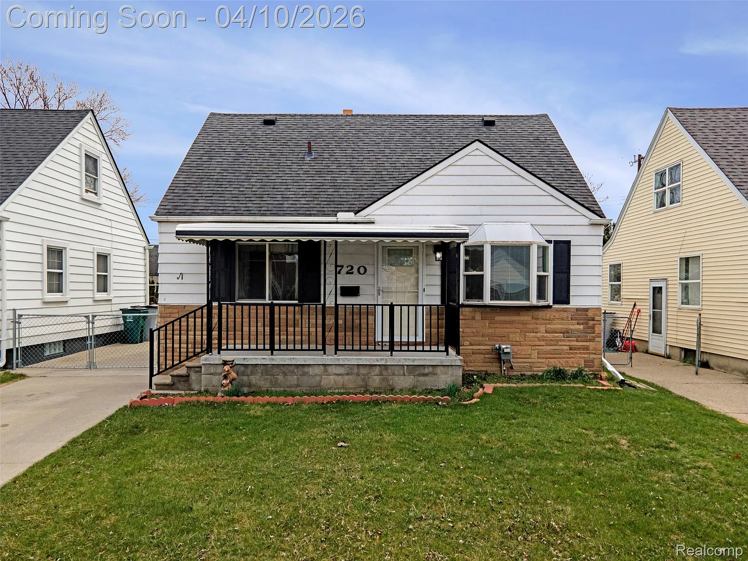 720 E Robert Ave photo 1