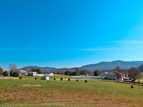 3rd image of 220 Scenic Dr