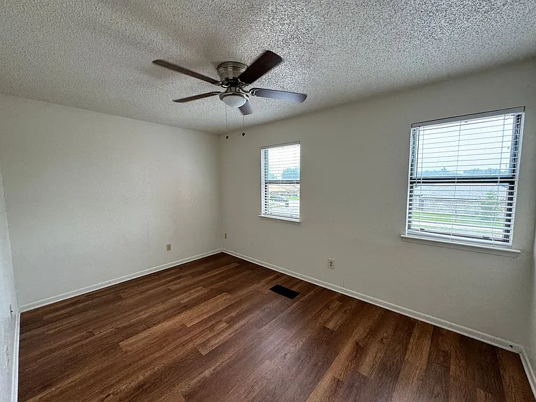 2515 Bermuda Dr — Photo 32