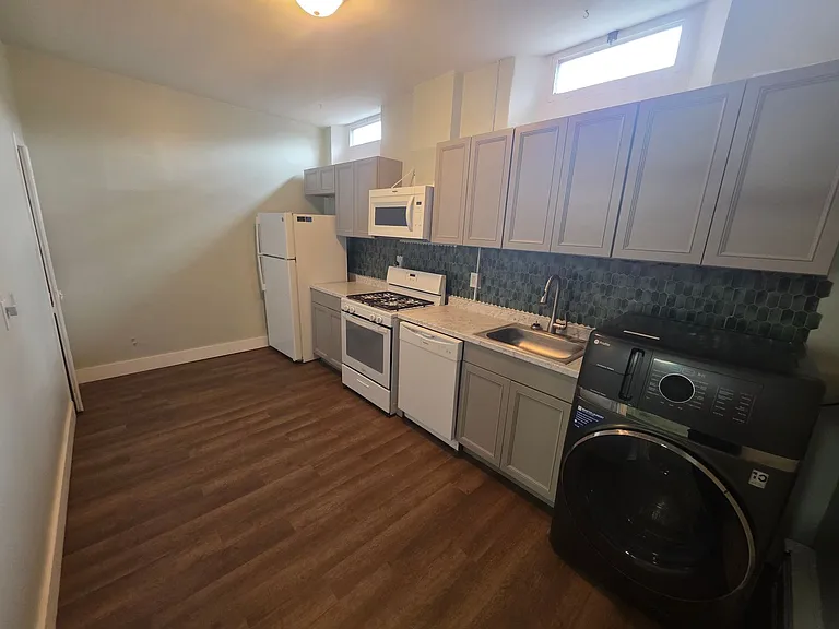 425 Walnut Street (Full Service) — Photo 31