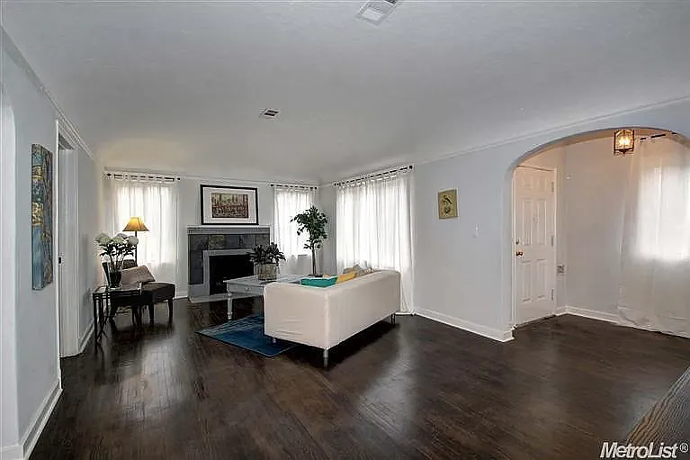 2 bed, 1250 sqft, $2,200 — Photo 3