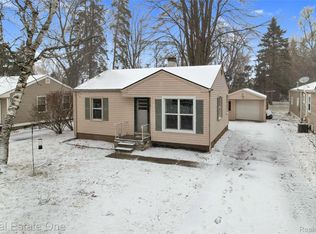 700 Whitney St, Brighton, MI 48116