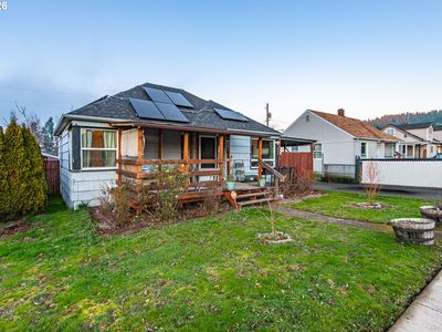 1064 E Taylor Ave, Cottage Grove, OR, 97424