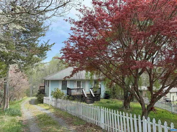 395 Lakeview Cir, Louisa, VA 23093