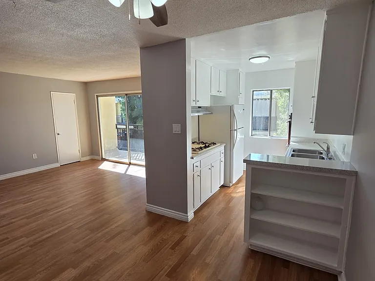 13813 Oxnard — Photo 26