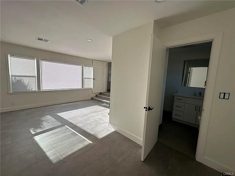 8448 Aura Ave — Photo 10