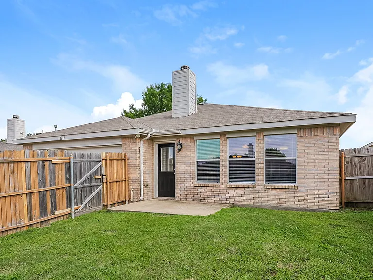 2217 Midbury Dr — Photo 15
