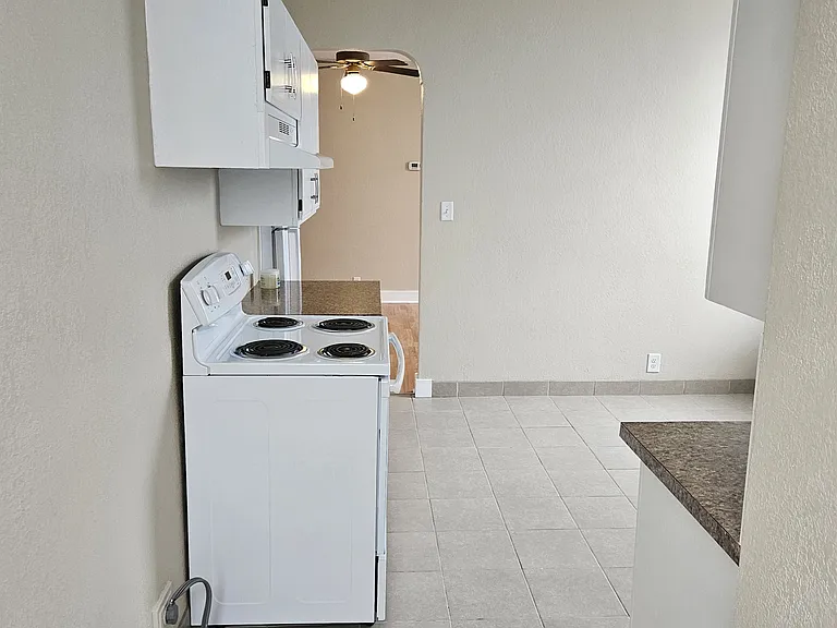 110 S Fond Du Lac Ave #5 — Photo 2