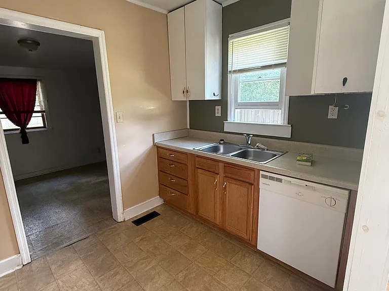 1414 N Dawson St — Photo 6
