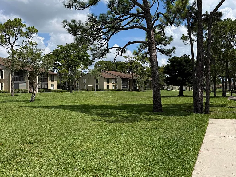 718 Sunny Pine Way #B1 — Photo 12