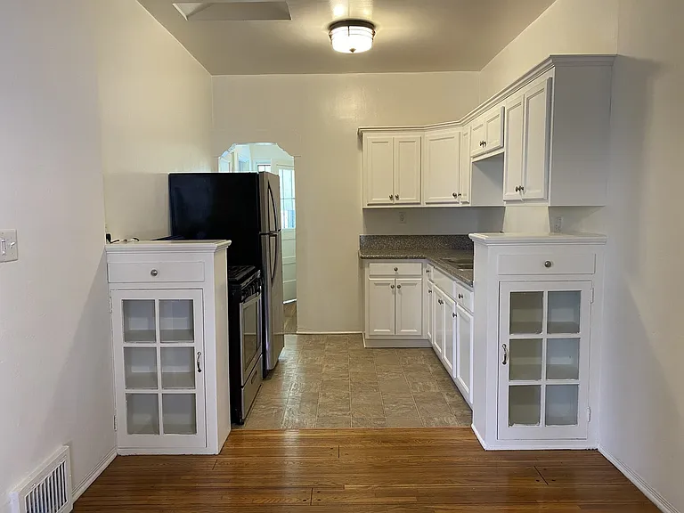 650 S Cloverdale Ave #1 — Photo 3