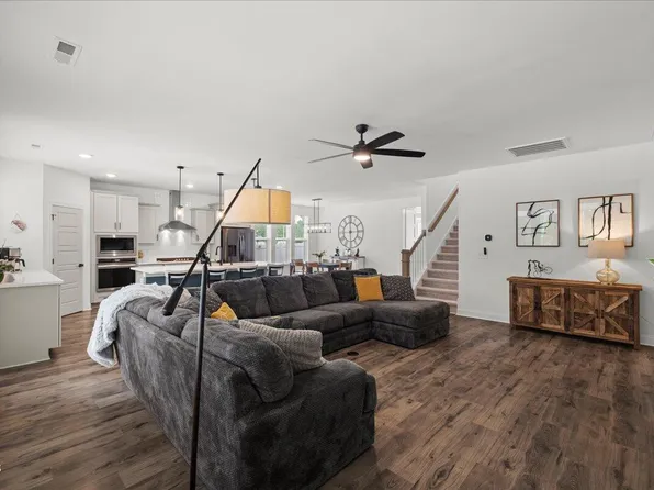 9013 Dupree Meadow Dr, Angier, NC 27501