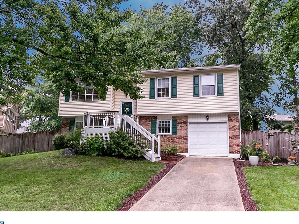 1st image of 221 E Seneca Dr