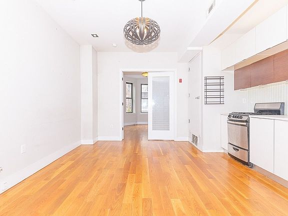 4th image of 64 Saint James Pl #6N