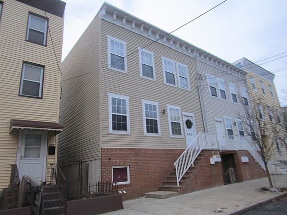 2nd image of 250 Pine St