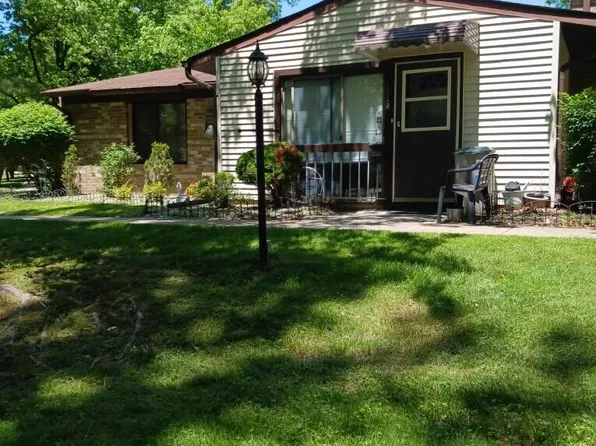 134 Amberly Dr F, Manalapan, NJ 07726