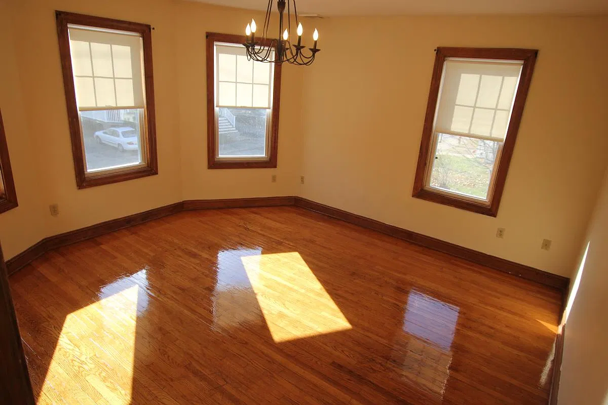 4 bed, 2200 sqft, $3,300 — Photo 3