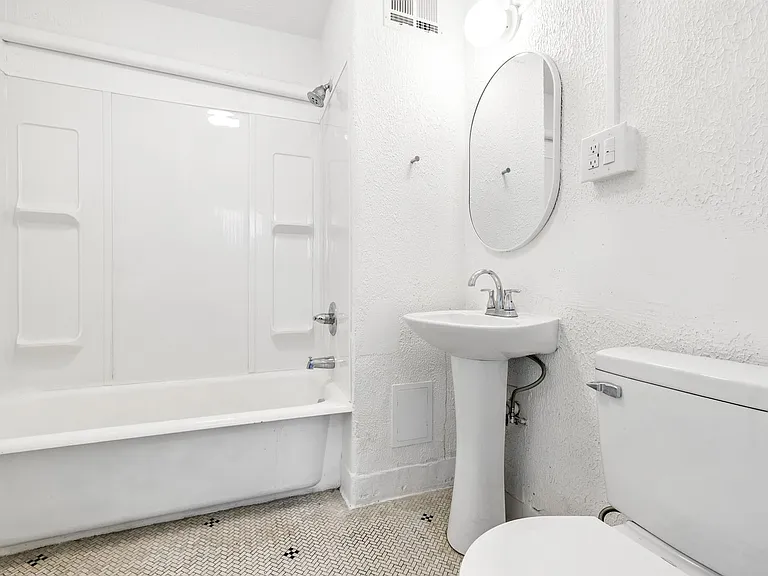 St. Regis Apartments — Photo 21