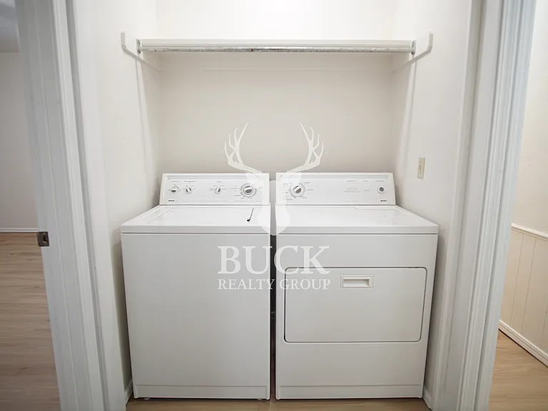 1628 Kavel Dr — Photo 18