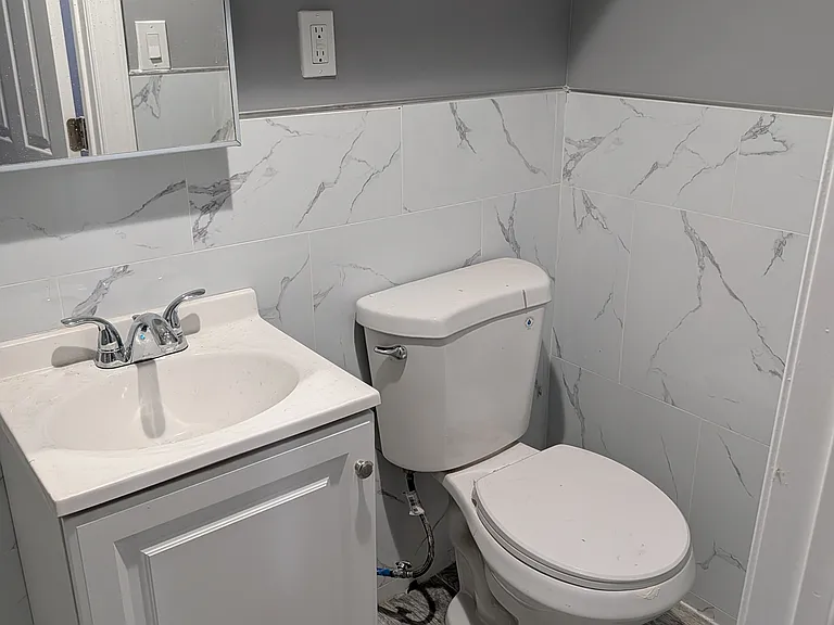 5260 Burton St — Photo 5