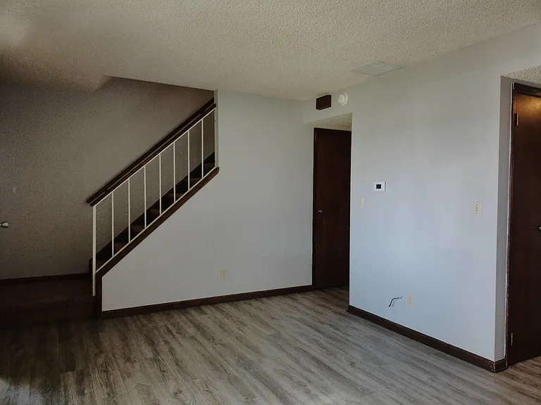 1302 Lucille St — Photo 2