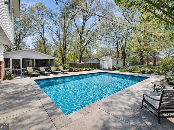 2nd image of 503 Peters St