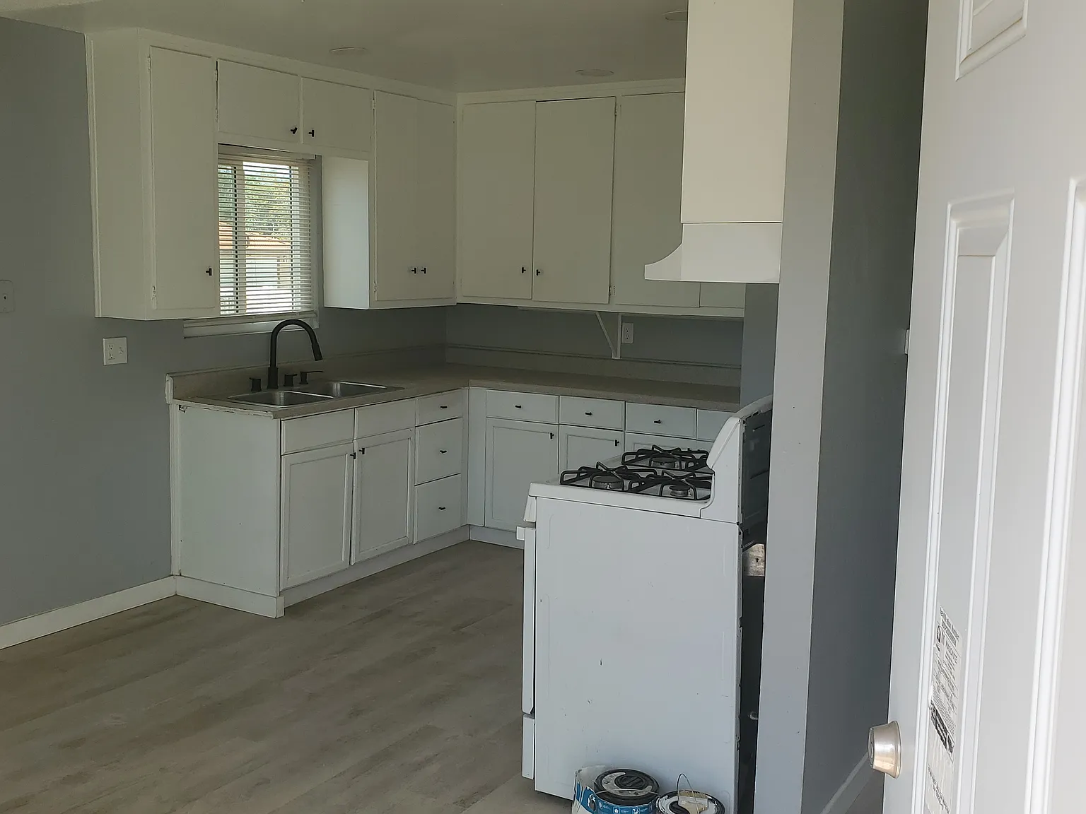 2 bed, 800 sqft, $2,000 — Photo 2
