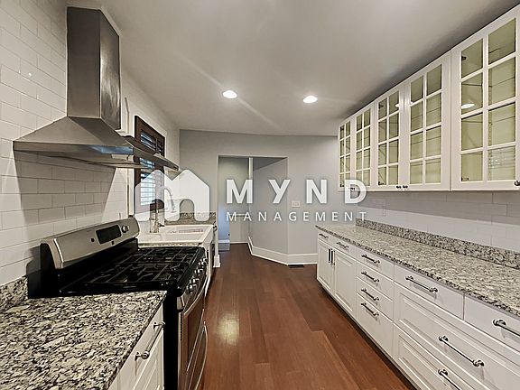 3rd image of 2211 S Lincoln St