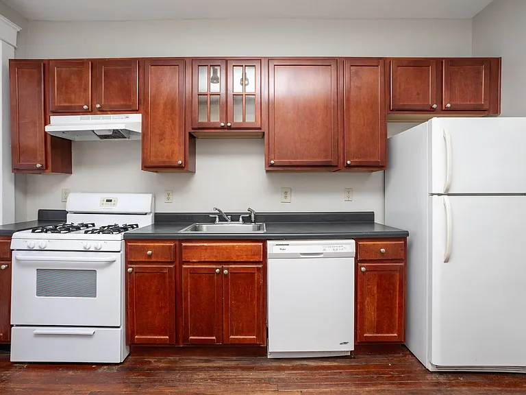 Katherine Court Apartments — Photo 10