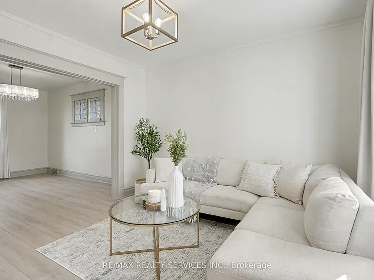 39 Fielden Ave — Photo 10