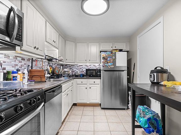 4th image of 184 Cannongate III Road #184