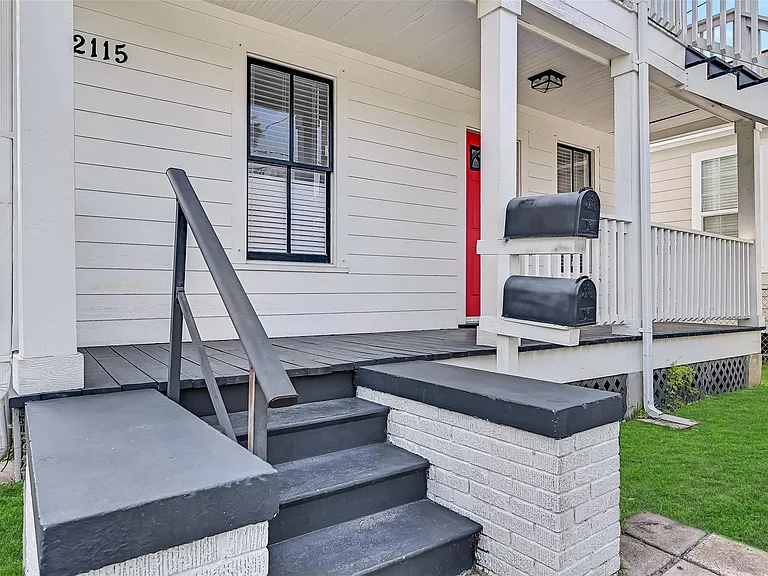 2115 33rd St #DOWN — Photo 4