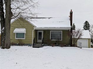 17 Belmont Dr, West Seneca, NY 14224