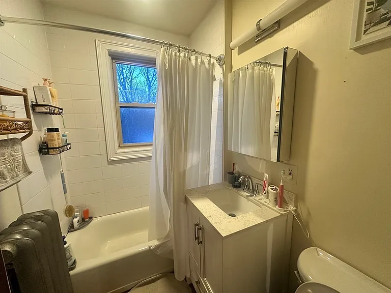 33 Iroquois St #2 — Photo 8