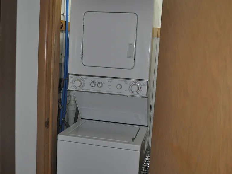 909 E Henry Clay St #304 — Photo 9