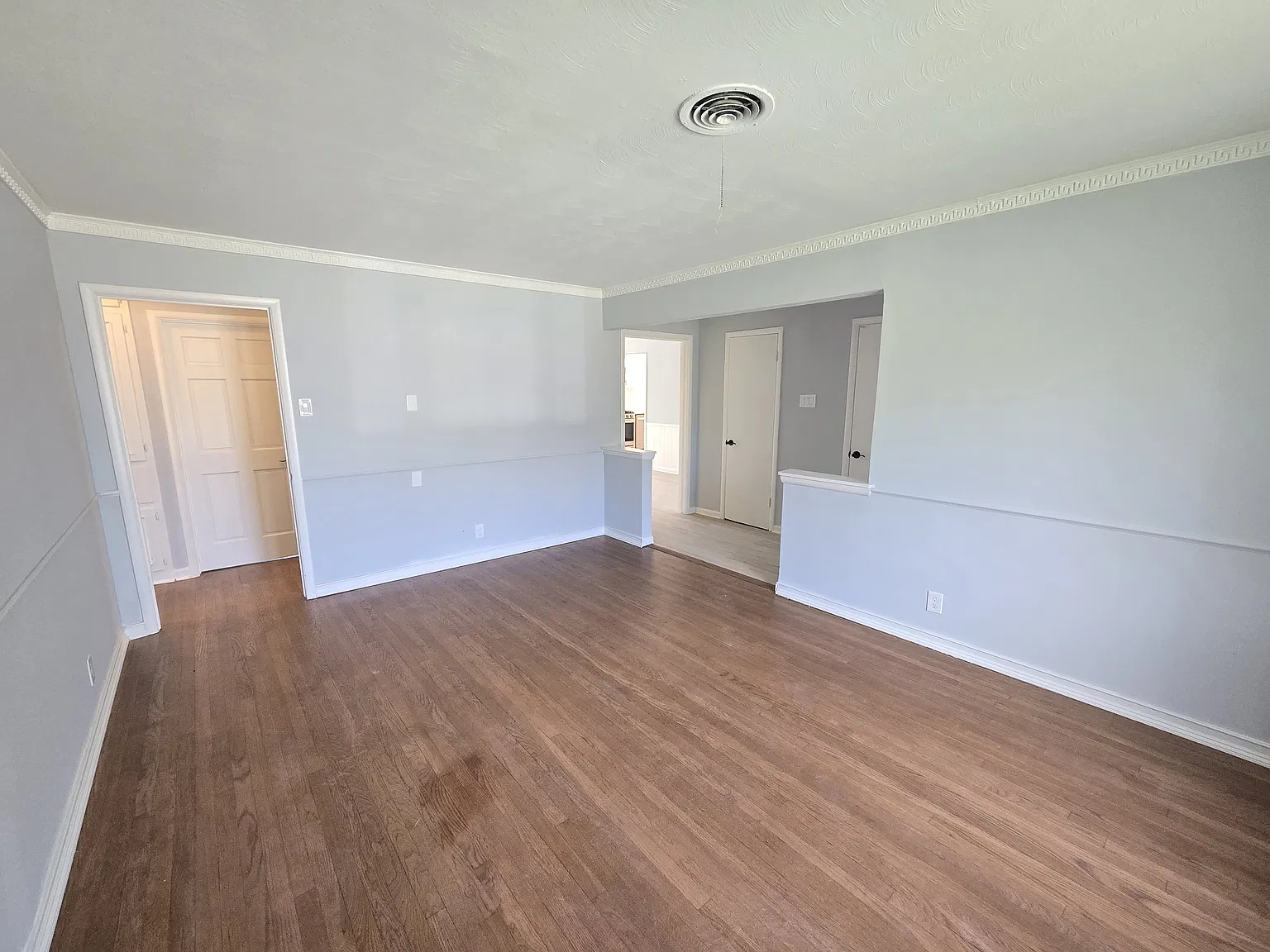 3 bed, 1288 sqft, $1,900 — Photo 3