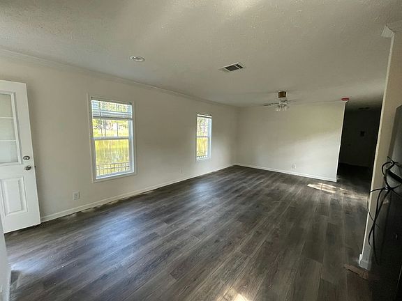 3rd image of 2601 NE 52nd St #11